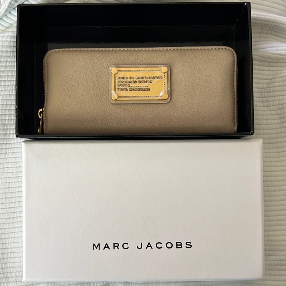 NEW with Tags Marc by Marc Jacob’s Zip Around Wallet